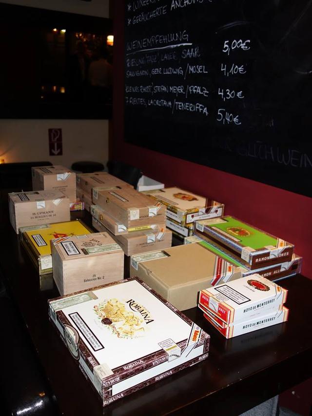 Community-Archiv — The Secret Cigar Society