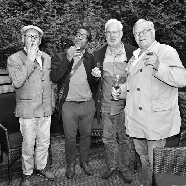 Community-Archiv — The Secret Cigar Society